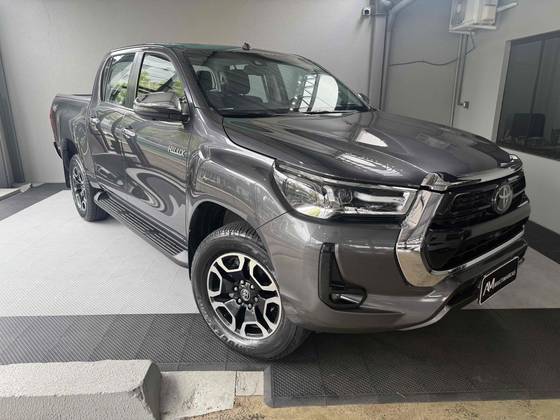 TOYOTA HILUX 2.8 D-4D TURBO DIESEL CD SRX LIMITED 4X4 AUTOMÁTICO